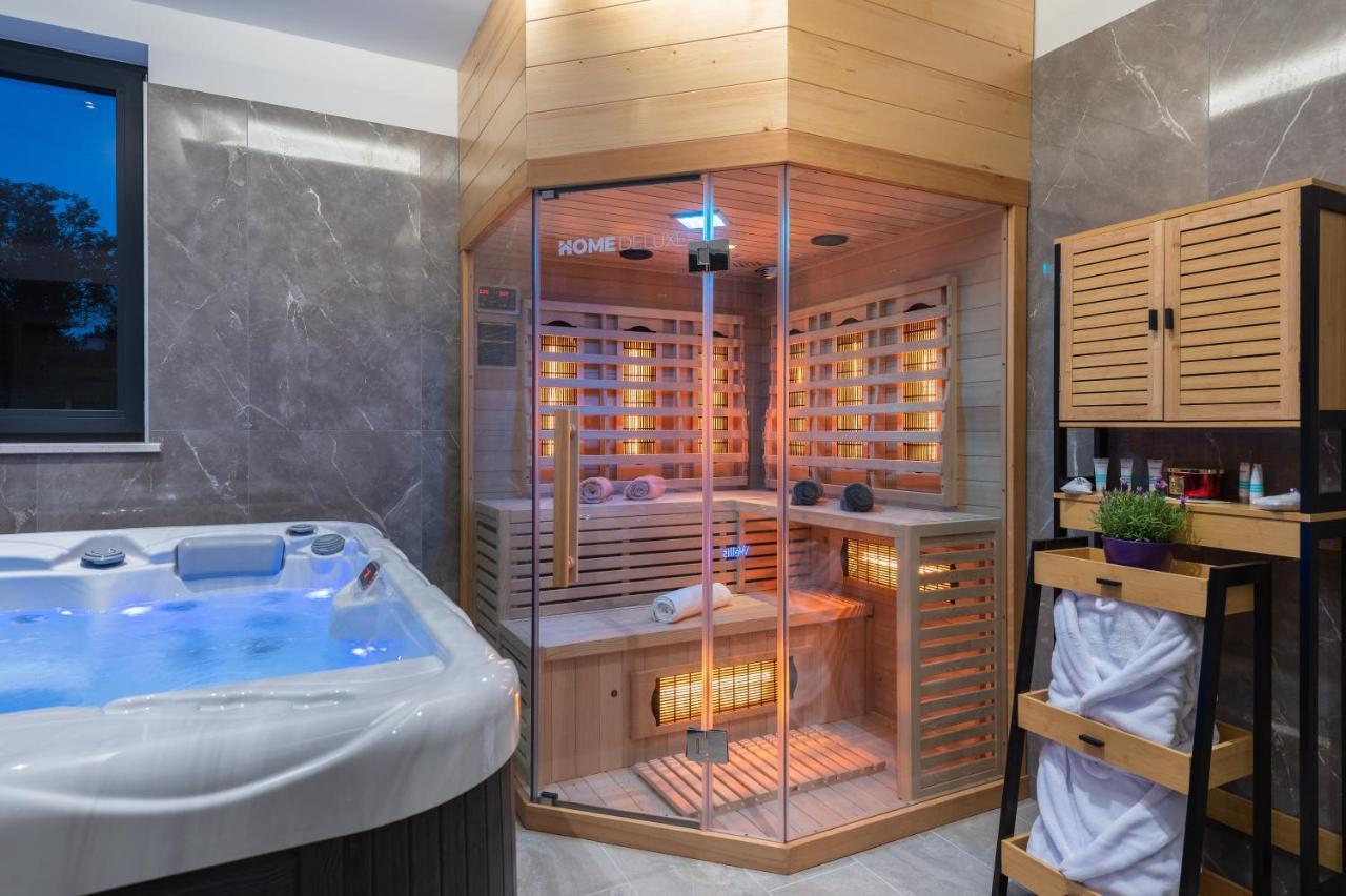 Green Luxury II With Heated Pool, Jacuzzi & Sauna Ruzici  Esterno foto