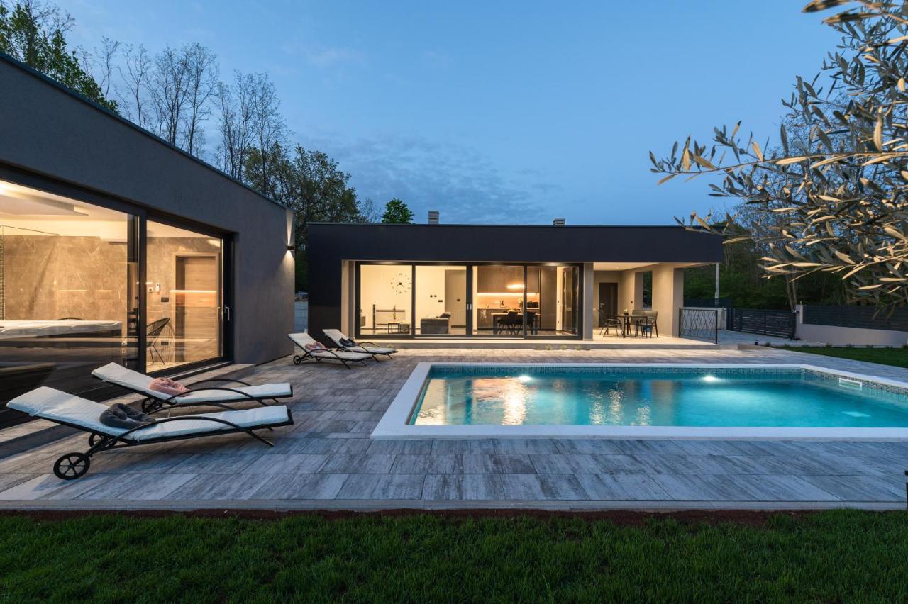 Green Luxury II With Heated Pool, Jacuzzi & Sauna Ruzici  Esterno foto