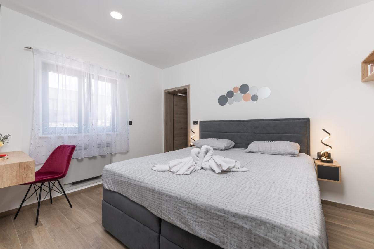 Green Luxury II With Heated Pool, Jacuzzi & Sauna Ruzici  Esterno foto