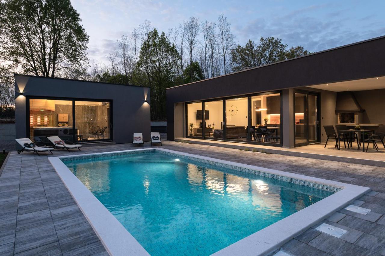 Green Luxury II With Heated Pool, Jacuzzi & Sauna Ruzici  Esterno foto